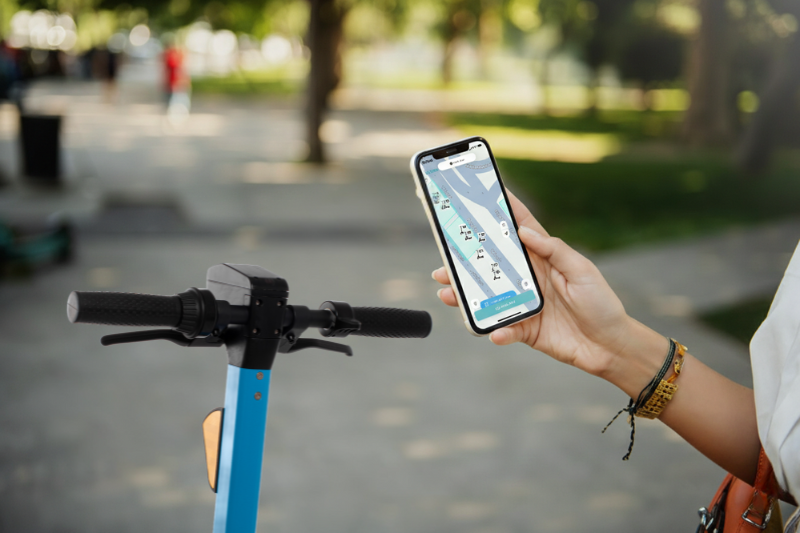 1. تحميل التطبيق والعثور على سكوتر سهم